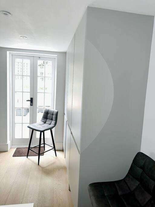 Londwell, Luxe And Leaves, Chelsea Flat With Private Garden Lägenhet London Exteriör bild